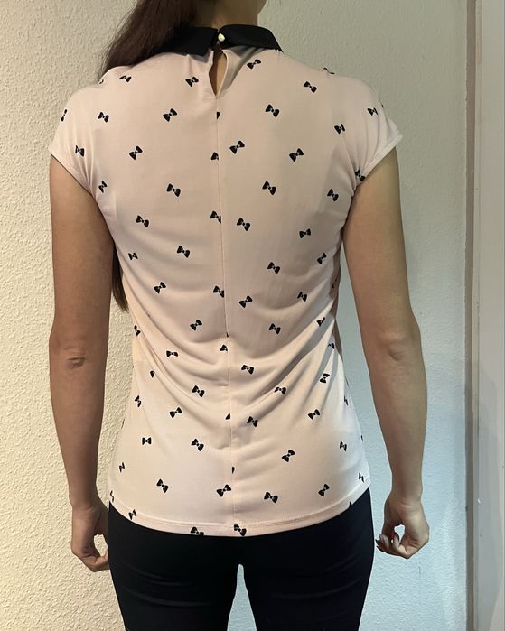 Bluzka z kołnierzykiem różowa