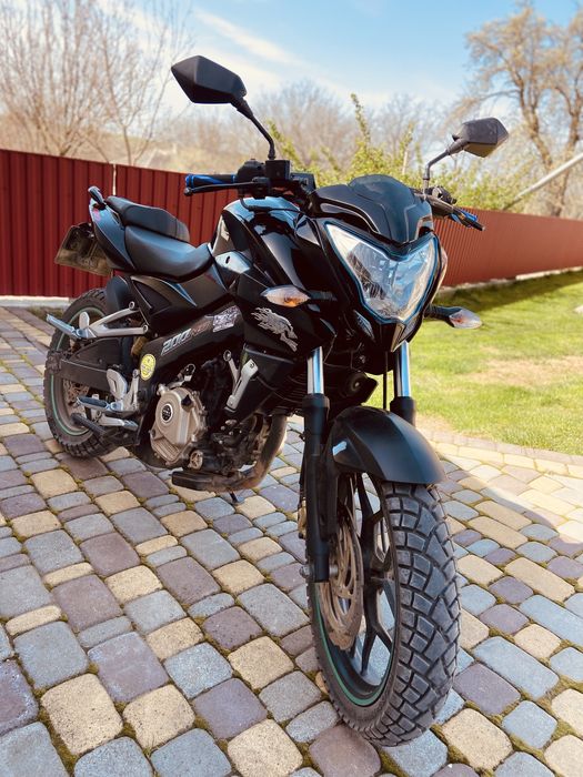 СРОЧНИЙ ПРОДАЖ bajaj pulsar ns200