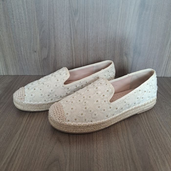 Ecru espadryle ze wzorem w stokrotki