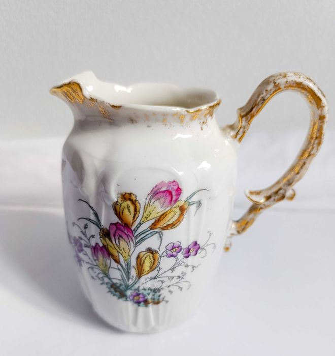 Leiteira em Porcelana