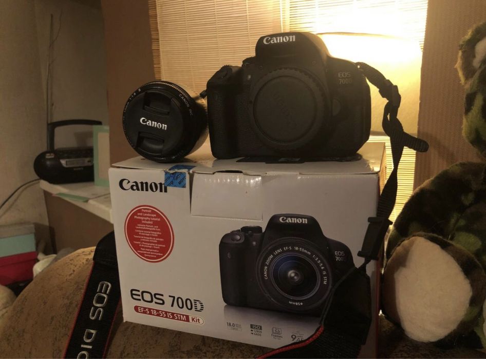 новий дзеркальний фотоапарат Canon EOS 700D kit 18-55
