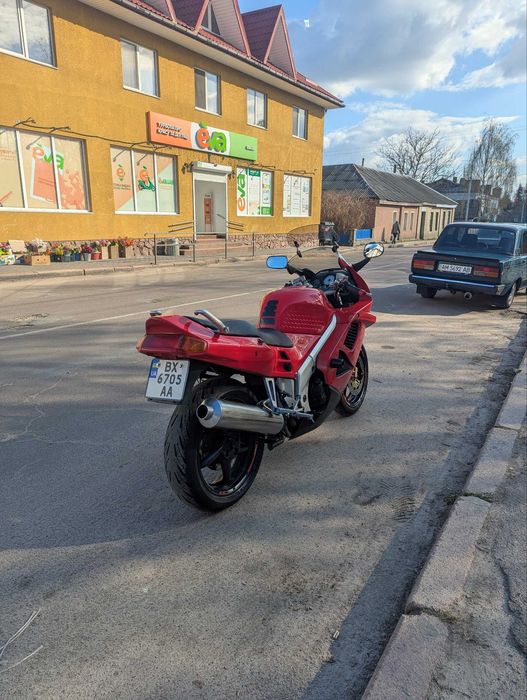 Продам Honda VFR 750F