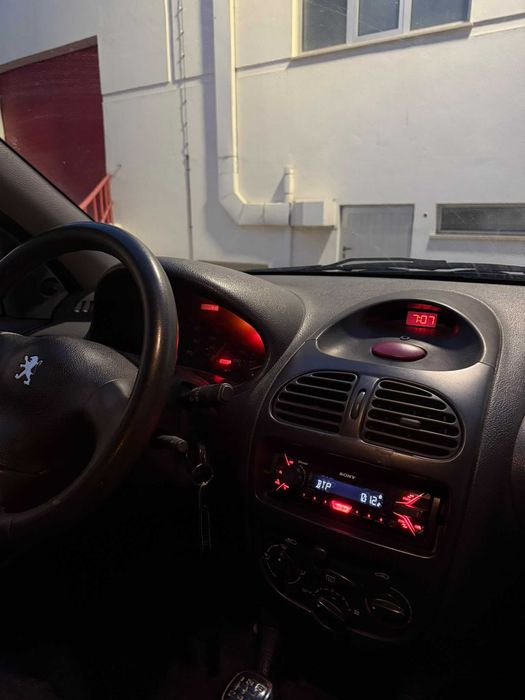 Peugeot 206 1.1 XR ano 2000
