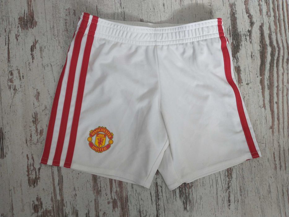 Manchester United Adidas spodenki 104 cm