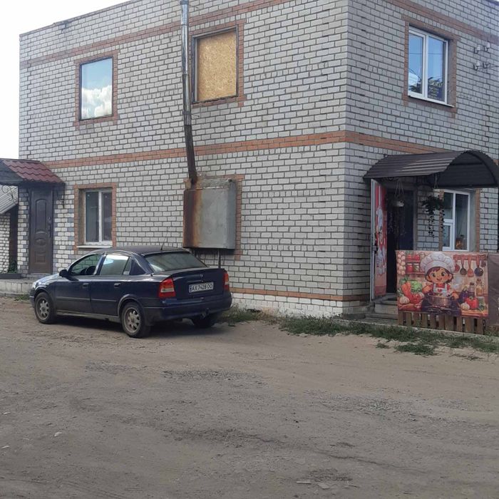 ПРОДАЖ! 1/2 приміщення