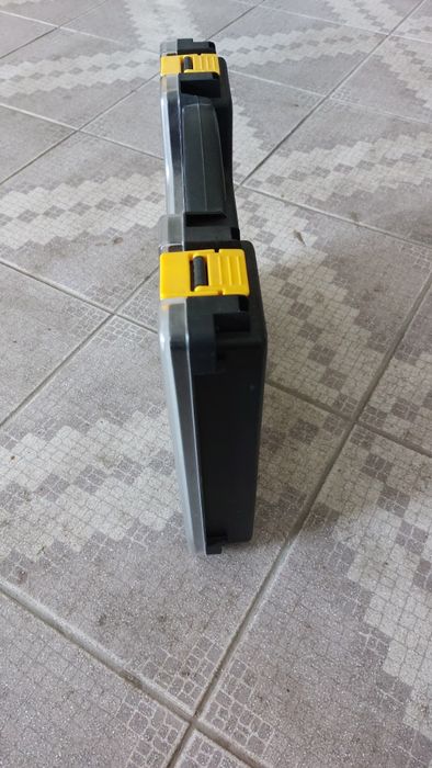 Caixa para arrumação com 14 divisões individuais