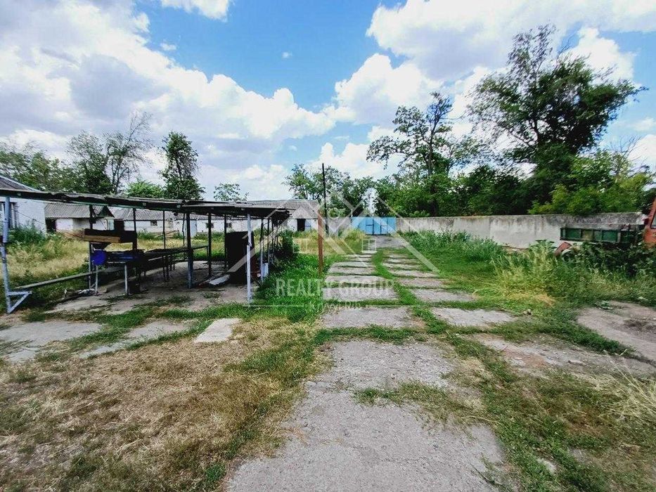 Продаж приміщення під склад, ферму, виробництво поряд залізниця.