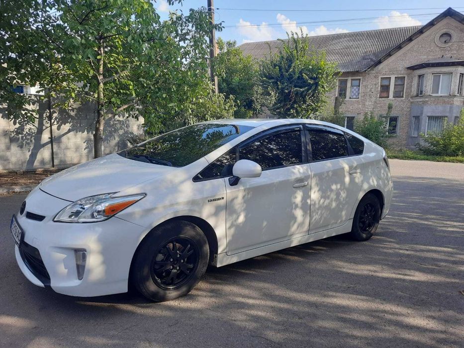 Оренда авто Toyota Prius, долгосрочная аренда авто под такси