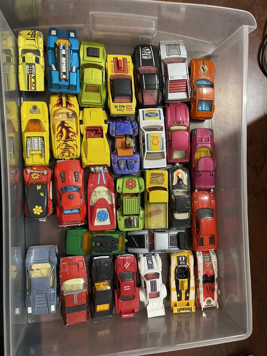 Carros antigos  ( matchbox, marjorette, etc) bom estado