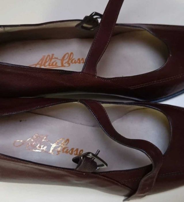 Sapatos castanhos, super elegantes  AltaClasse