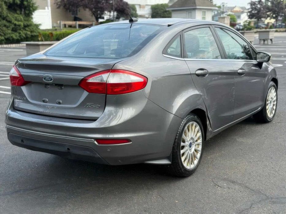 Ford Fiesta Titanium      2014