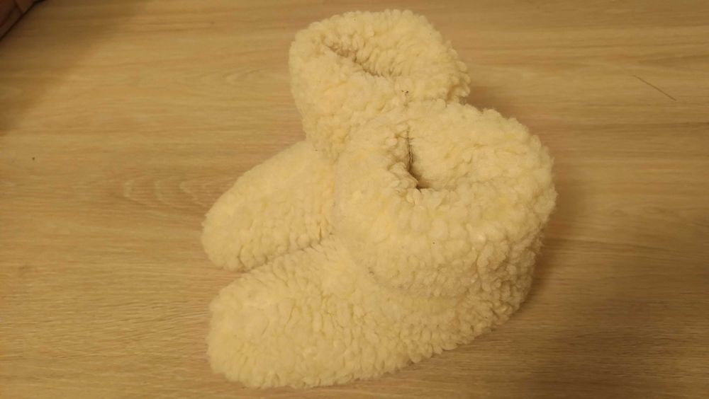 Bambosze wełniane dziecięce kapcie r. 32-33, wkładka 21 cm, nowe
