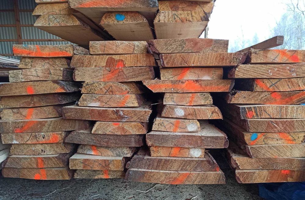 Tarcica sosnowa odziomkowa 50 mm sucha, stolarska