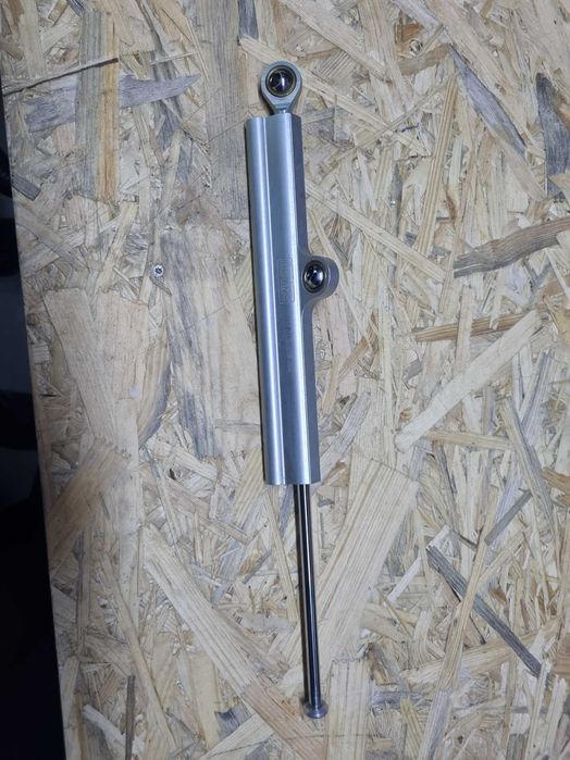 siłownik kierownicy harley trajka