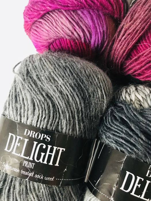 Włóczka - Wełna 75%, Poliamid. 50g - ok. 175m Cena/2 Motki