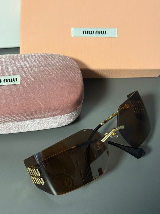 Okulary przeciwsłoneczne miumiu