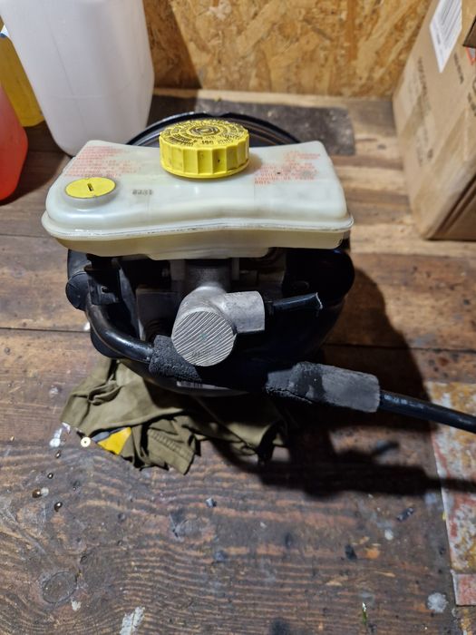 Serwo hamulcowe Audi A4 B6 8EO 612 105J