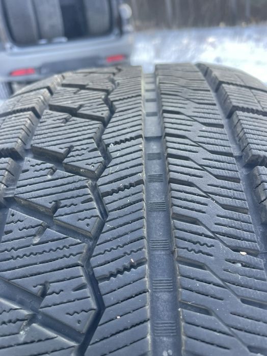 Зимові шини 225.50.R17
