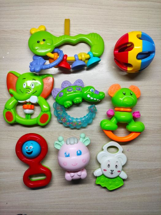 Игрушки, погремушки, зубопрорезыватели для малышей