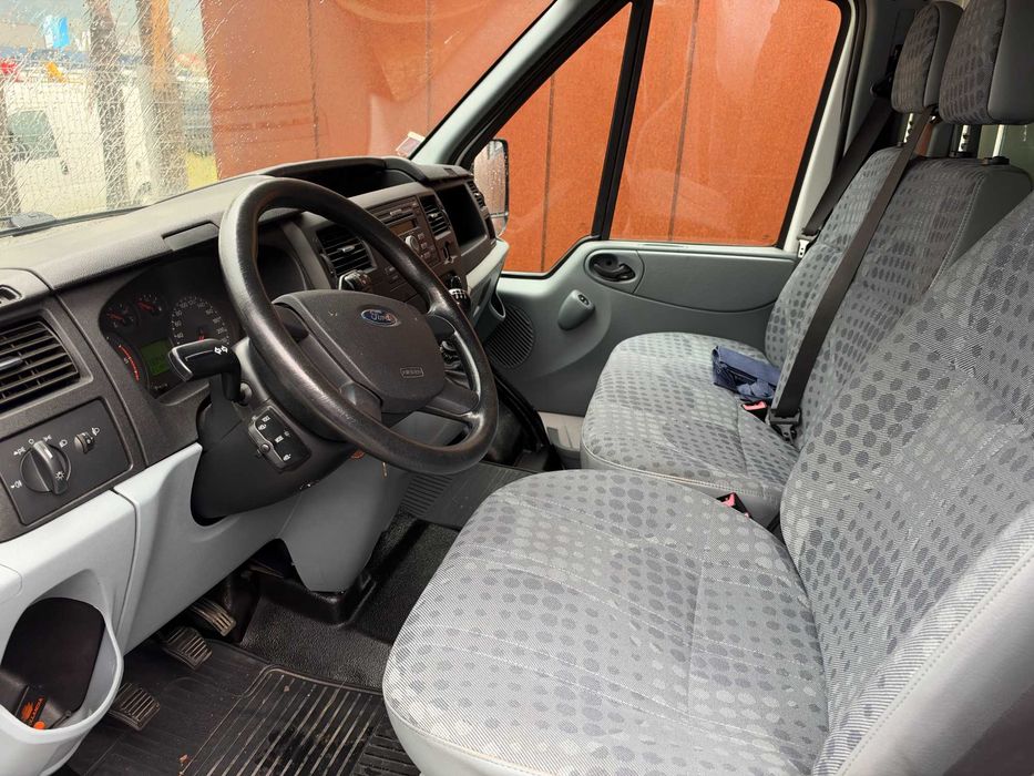 Carrinha Ford Transit contentor com plataforma elevatoria