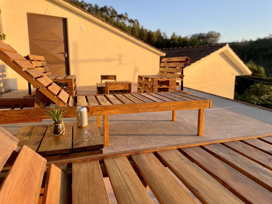 Mobiliário para jardim exterior feito com madeira paletes