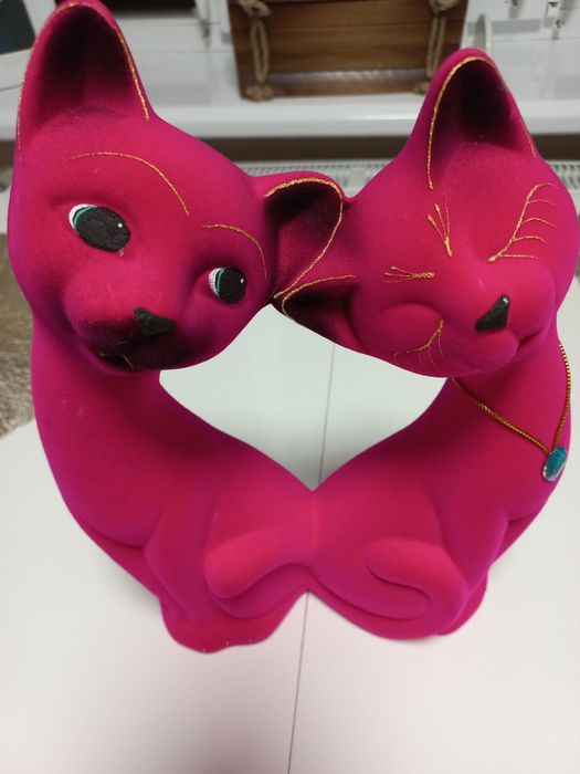 Статуетка рожеві коти