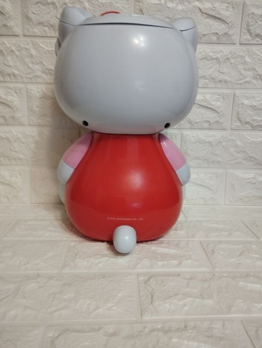 Диспенсер для води. Hello Kitty.