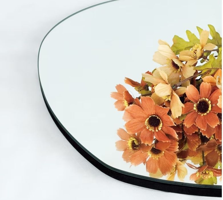 Asymetryczne lustro bez ramy