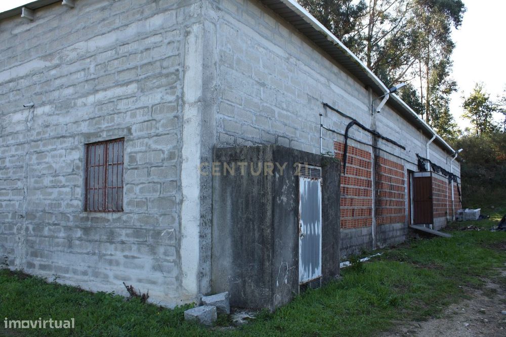 Armazém com 600 m2, em Ponte da Barca