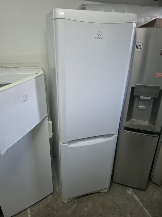 Frigorífico indesit a um preço acessível 1.85 altura  0.59 largura e 0.59 profundidade