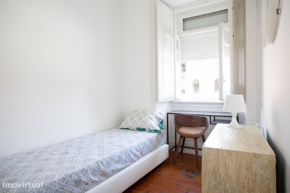 Room - located in Arroios, Lisbon