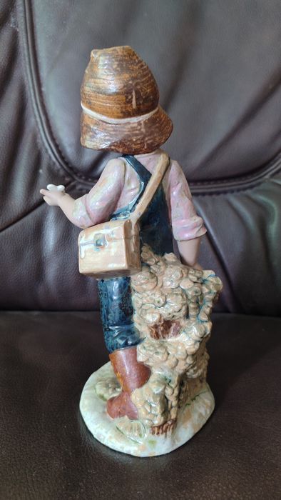 Статуетки NAO-LLADRO, Іспанія " Ловец бабочек"  грес ,високоякісний фарфор