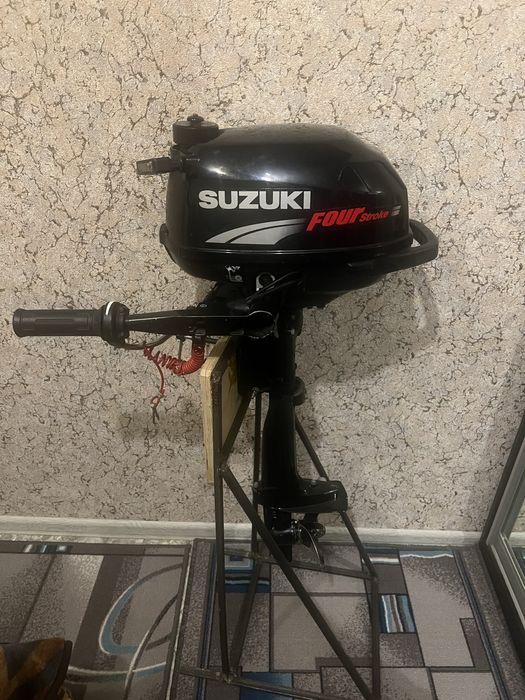 Двигун на човен , мотор Suzuki df 2.5 4x тактний