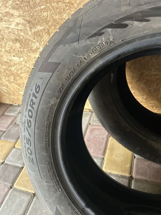 Продам літню резину Laufenn  205/60 R16