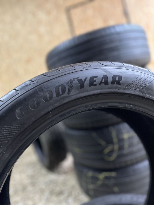 245/45 R18 2 шт. Goodyear Eagle F1