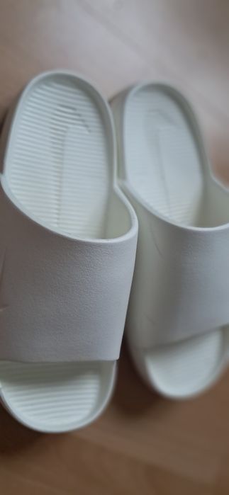 Klapki Nike białe