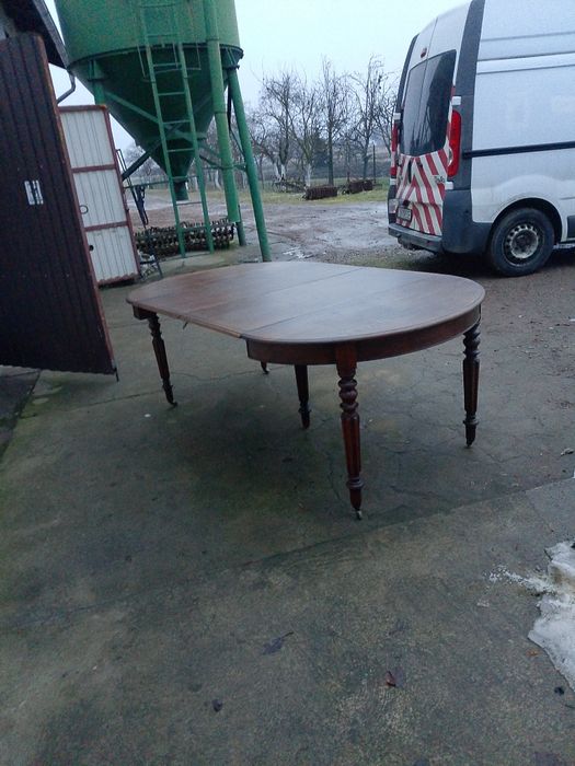 Stary piękny stół rozkładany dwukrotnie na kółkach