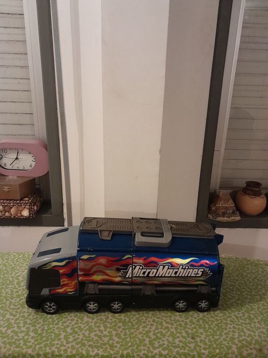 Vendo Camião de Brincar para Criança muito bonito em bom estado