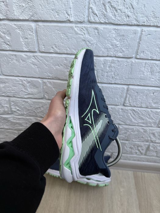Кросівки Mizuno Wave Equate 9