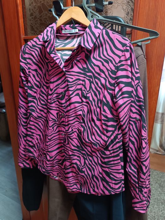 Чудова нарядна блузка. Нова.