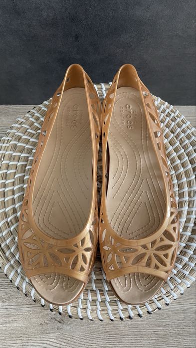 Crocs baleriny Isabella Jelly II Flat W Bronze W10 41/42 Reda •