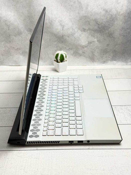 Alienware M17 R2 i7-9750H RTX 2070 Max-Q 8gb 144hz ssd 512 16ram ddr4