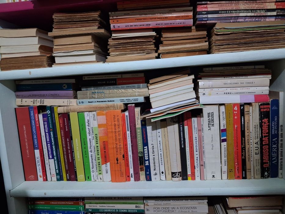 Coleção de livros de política