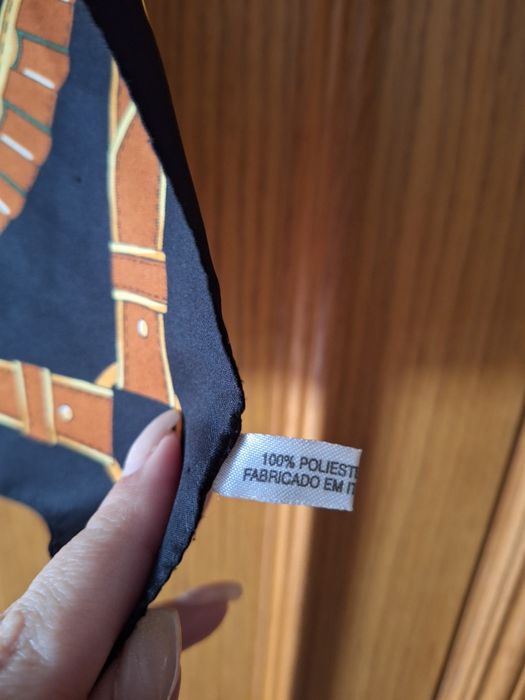 Lenço de Pescoço com formato Quadrado