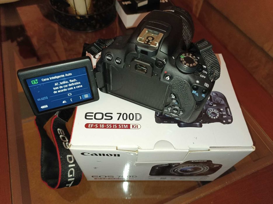 Canon EOS 700D + Lente 18-55mm IS STM | Kit Completo | Pouco Uso