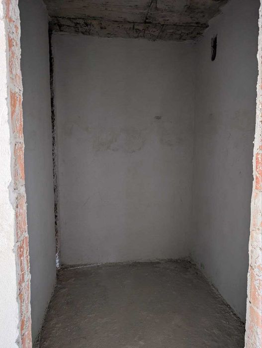 Велика здана 1 кімнатна квартира біля вокзалу. (ЄОселя)