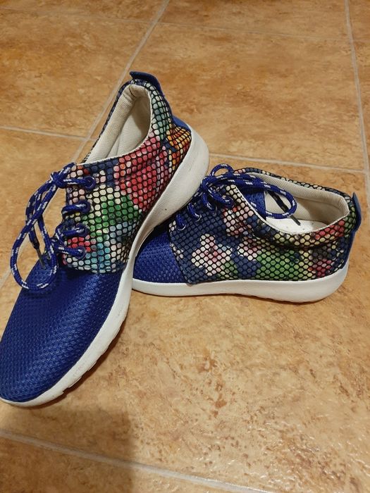 Продам жіночі мокасини