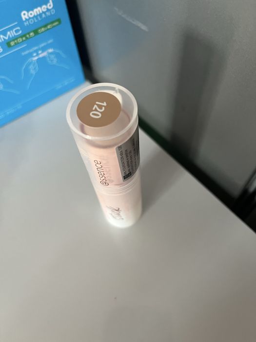 Podkład w sticku essence 120 w sztyfcie