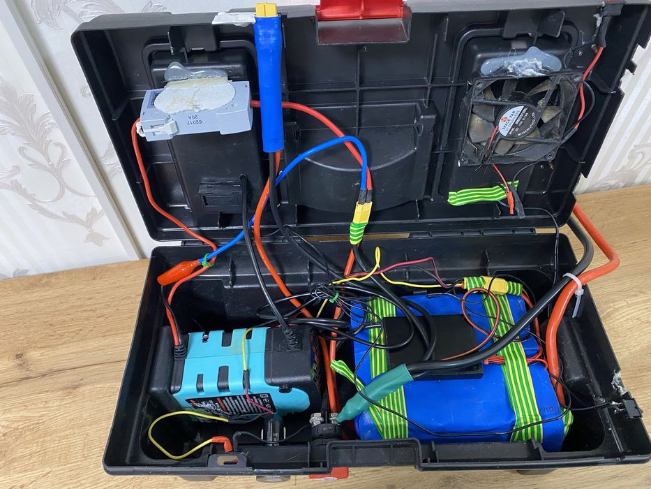 Зарядна станція з елементів eve LiFePO4-40135)