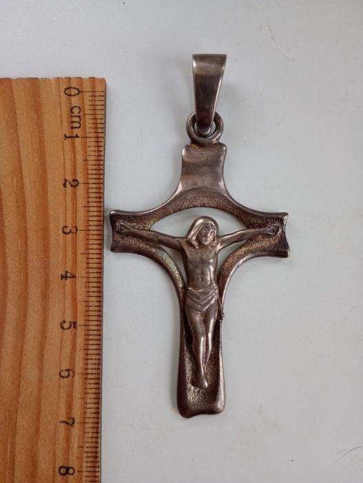 Кулони срібло золото нефрит браслети янтарь